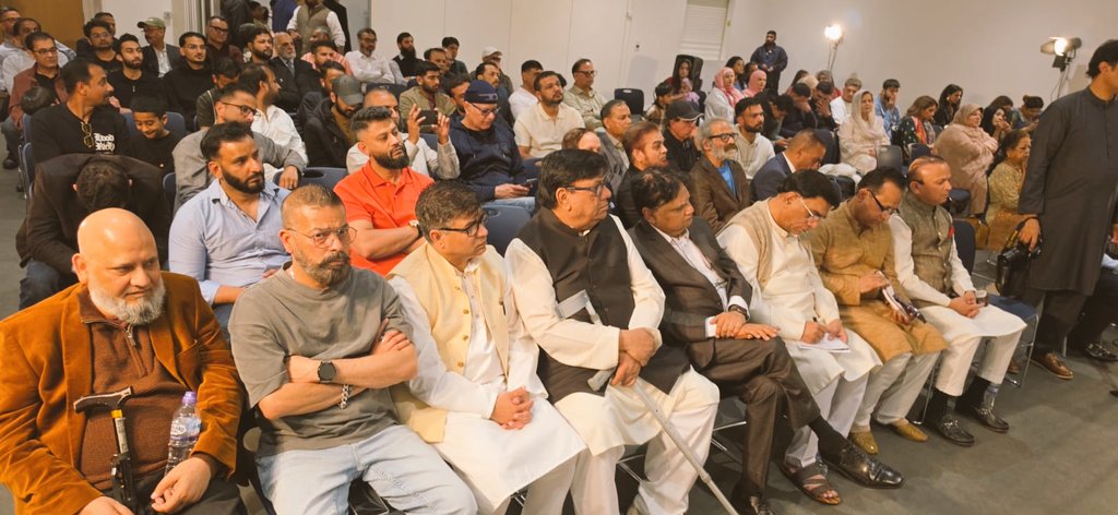 samiuddinshah's tweet photo. ایم کیو ایم برطانیہ کے زیرِ اہتمام اے پی ایم ایس او کا 48واں یومِ تاسیس لندن میں بھرپور جوش و خروش کے ساتھ منایا گیا۔ اس موقع پر بانی و قائد جناب الطاف حسین بھائی نے فکر انگیز خطاب کیا۔ تقریب میں کارکنان، ذمہ داران اور ہمدرد عوام کی بڑی تعداد نے شرکت کی۔ 

#11JuneAltafHai https://t.co/vCpSPu8A3T