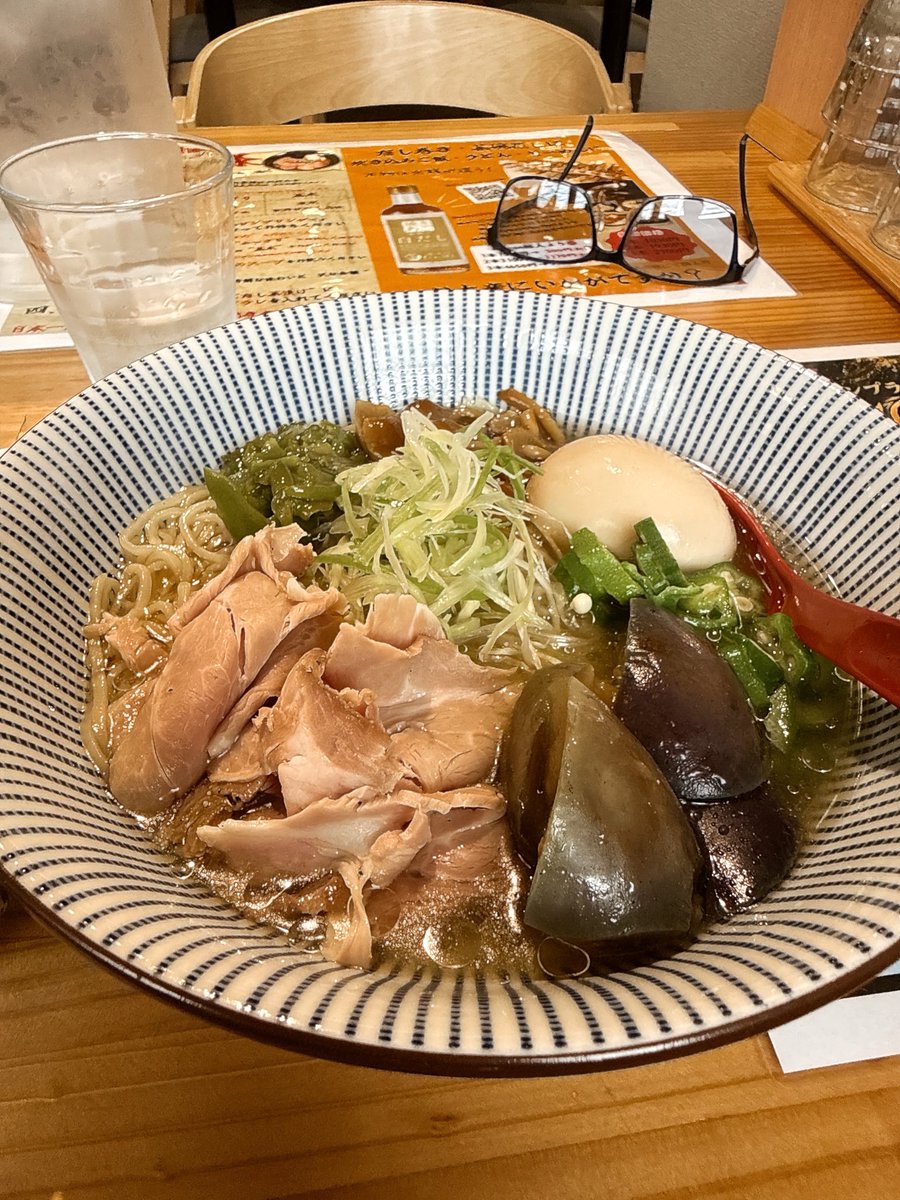 Tobinobu0502's tweet photo. 😋焼きあご塩らー麺 たかはし 
（姫路青山店）
姫路青山店限定⭐️焼きあごだしの特製冷やしそば＋だし茶漬けご飯🍚
ツルツルシコシコ😃京都 麺屋棣鄂の特注麺🌾 焼きあごのエエ香り〜♬冷やしスープ🍜バリウマーーーMAX‼️〆は出汁茶漬け🍚バリウマっす❗️あざぁーす(^_^)v
#焼きあご塩らー麺たかはし https://t.co/8iz9K24aCu