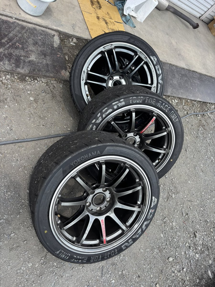 KomeKomeKazoku's tweet photo. 来週のエビス戦に向けてタイヤ交換とホイール掃除!
#TRINITYRacing
#CUSCO
#ORC
#PITORC
#TAKMOカープロテクションズ
#Winmax
#TMS
#BRIDE
#FactoryBASE
#CARU
#Ring's
#WorkshopREVIVER
#KPgarage
#CLKwelding https://t.co/T6B9FjCqK1