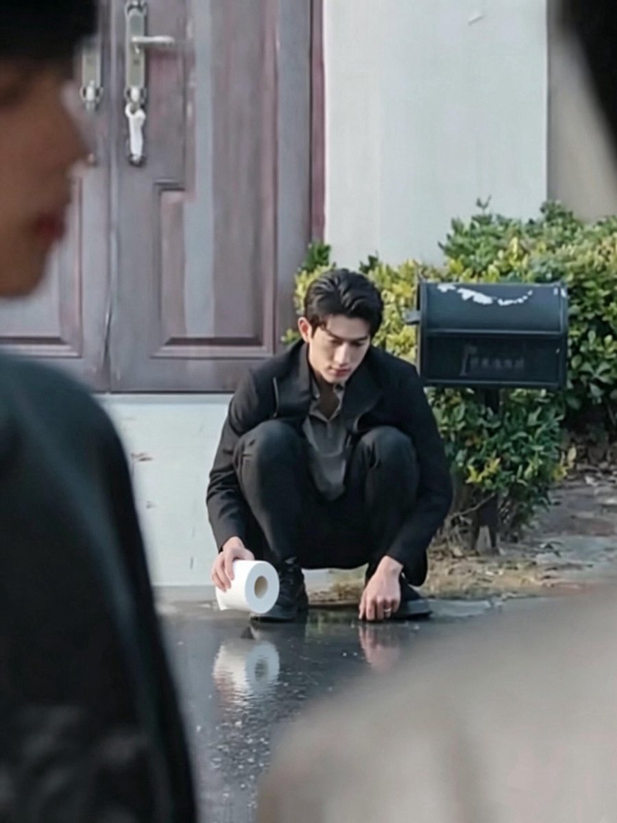 ofgaale's tweet photo. this is literally me after #doublehelix ended 🧍🏻 https://t.co/famJ0k1nB7