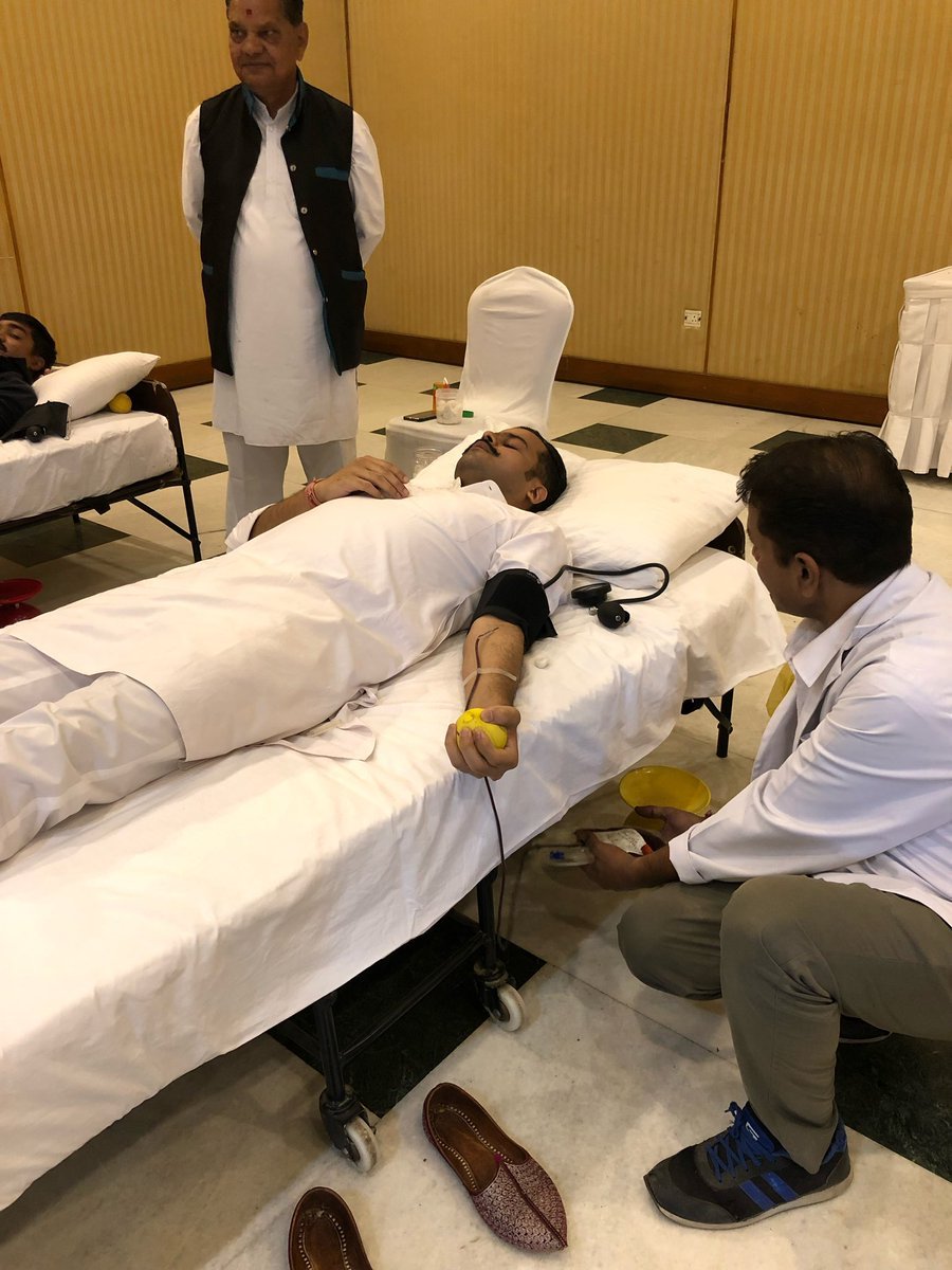 VSCMarwar's tweet photo. "विश्व रक्तदाता दिवस" पर सभी रक्तदाताओं को हार्दिक शुभकामनाएं। आइए, इस अवसर पर हम सभी संकल्प लें कि स्वयं भी रक्तदान करेंगे और दूसरों को भी रक्तदान के लिए प्रेरित करेंगे।

#WorldBloodDonorDay https://t.co/pi9zfe5WSH
