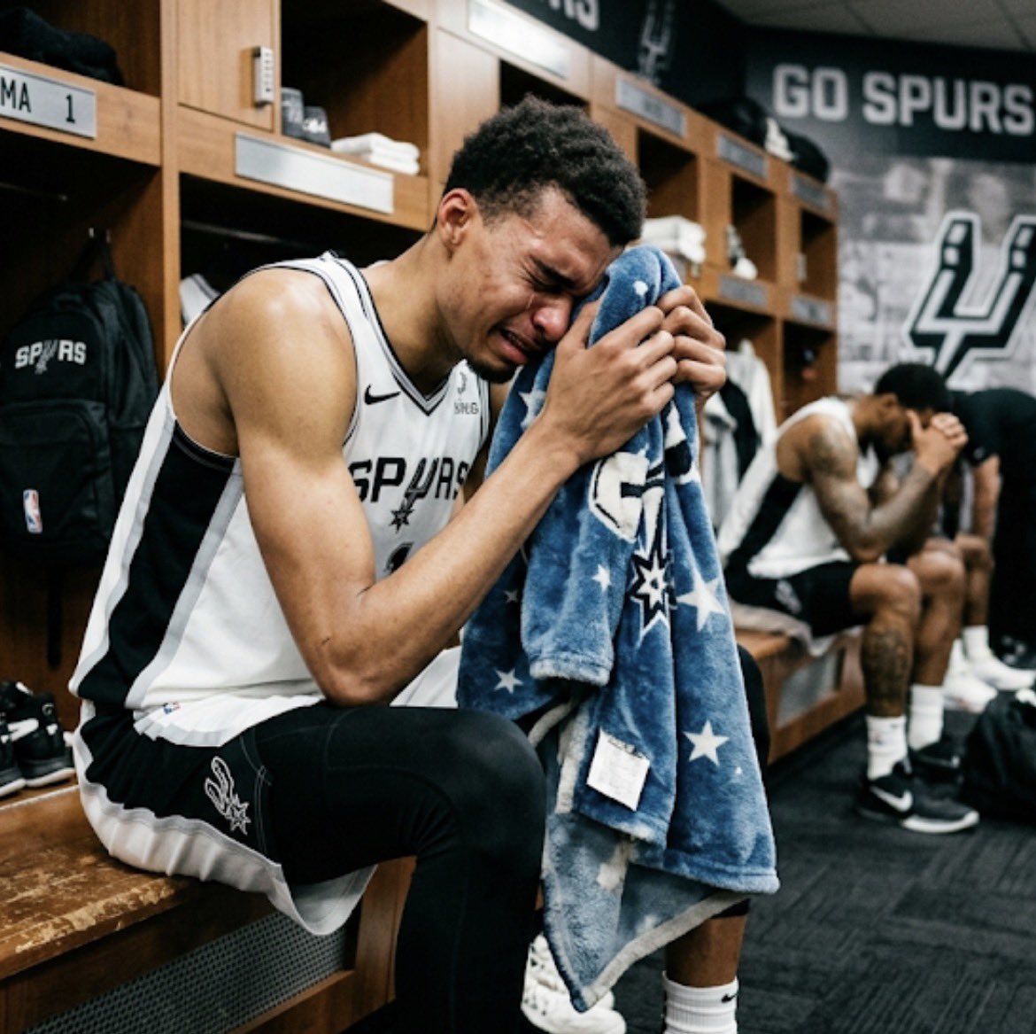 LoveLundyReal's tweet photo. @NBA Meanwhile the alien is speechless too https://t.co/4RBsmuHLHx