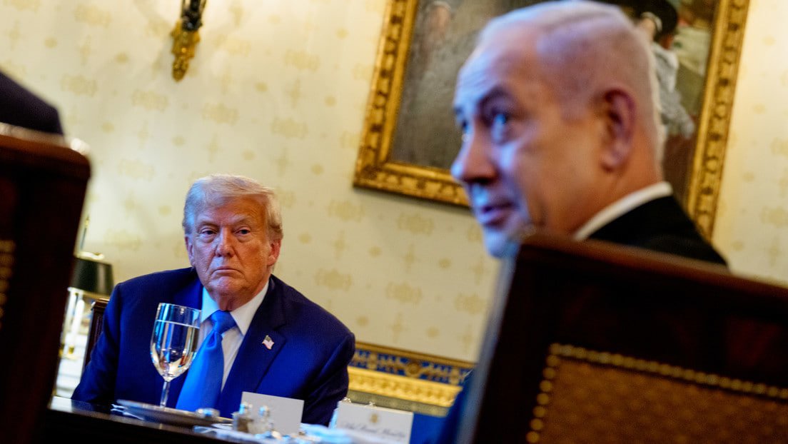 ActualidadRT's tweet photo. 💥🇮🇱 "TRUMP NOS HA PERJUDICADO": Israel critica duramente el posible acuerdo entre EE.UU. e Irán

🔗https://t.co/kDLTIZVcqT

Las autoridades hebreas consideran que lo más inquietante es el hecho de que no pueden influir en las negociaciones, indicaron fuentes a Ynet. https://t.co/9VanuOKKFr