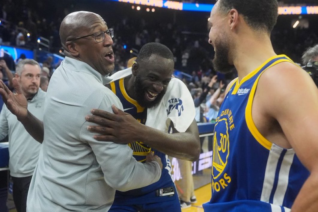 EvaLaMorte's tweet photo. watching Warriors fans hate on New Yorkers celebrating while the man who helped bring 3 banners to the Bay is standing right there. 🧐 

congrats Bay Area Legend, Mike Brown! https://t.co/dmAxL0s5IT