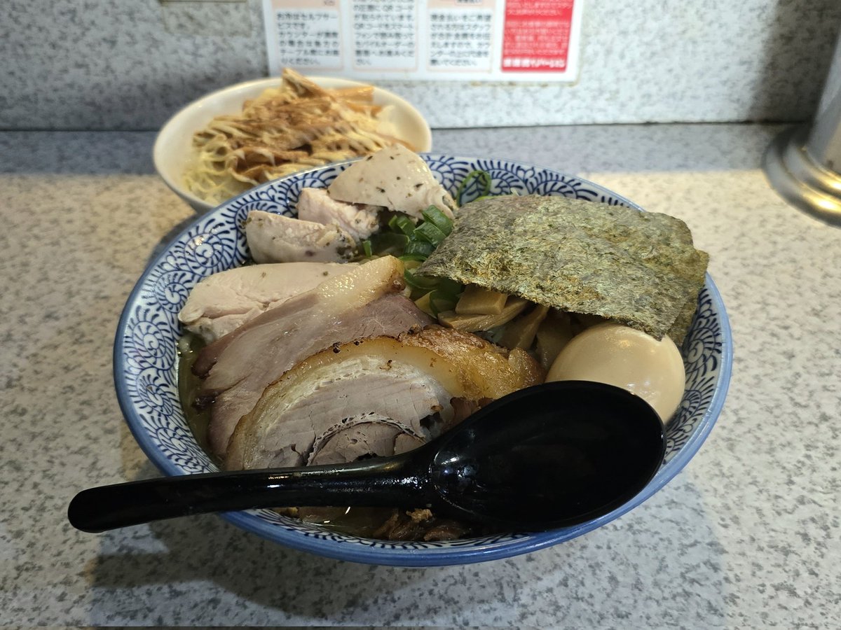 fkz1216's tweet photo. 破壊的イノベーション@西早稲田で王道を征く中華そば
とても美味しかったです https://t.co/vmm6I598N8