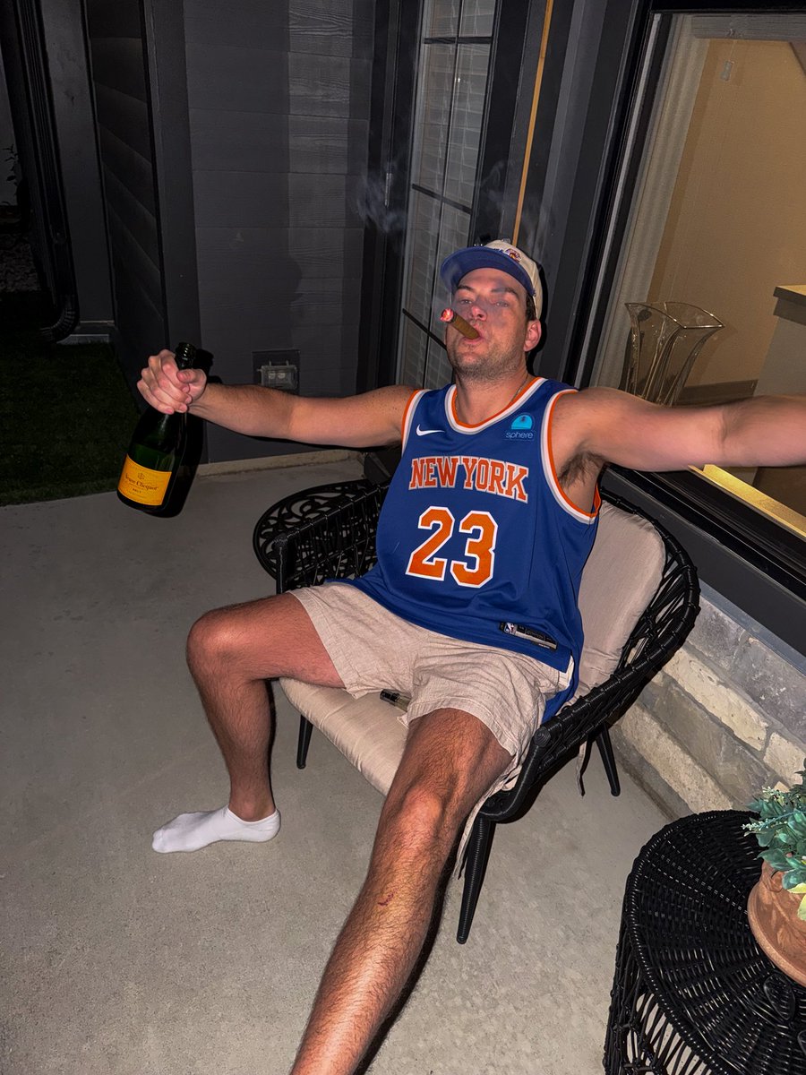 brucebrahn's tweet photo. 16-3 in the Playoffs. One of the greatest teams of all time. 

🧡💙🧡💙🧡💙🧡💙🧡💙🧡💙🧡 https://t.co/hbx06VlNpe