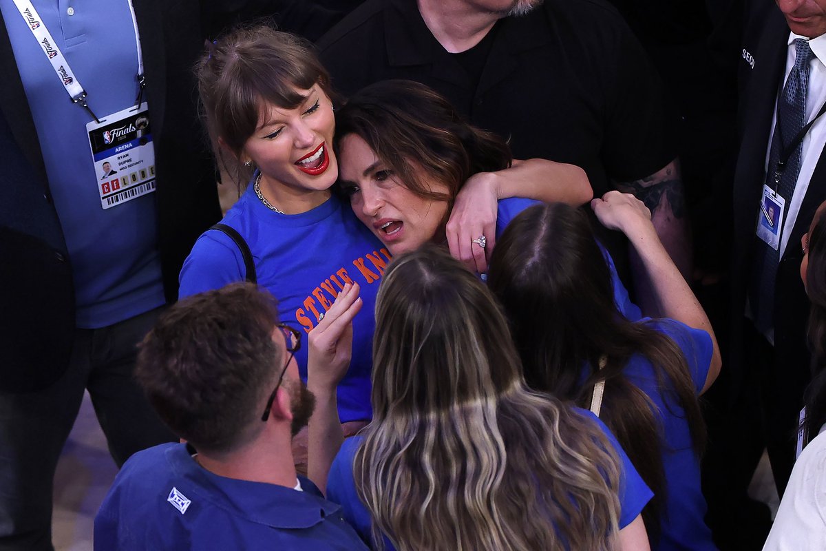 iHeartRadio's tweet photo. Congratulations to the New York Knicks! 🏀💙🧡 https://t.co/z8rdoarkMi