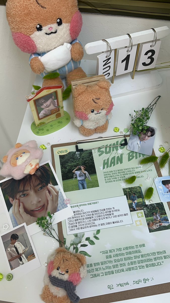 binhan1313's tweet photo. 카페 분위기가 푸릇푸릇 너무 예뻤어요 !! 🍀
전시되어 있던 폴라로이드 사진도 예뻤고 
노래듣는 비니니 인형도 넘 귀여웠어요 🐹💛

#우리의_여름은_낭만으로 
#성한빈 #SUNGHANBIN https://t.co/fr1ueppB3s