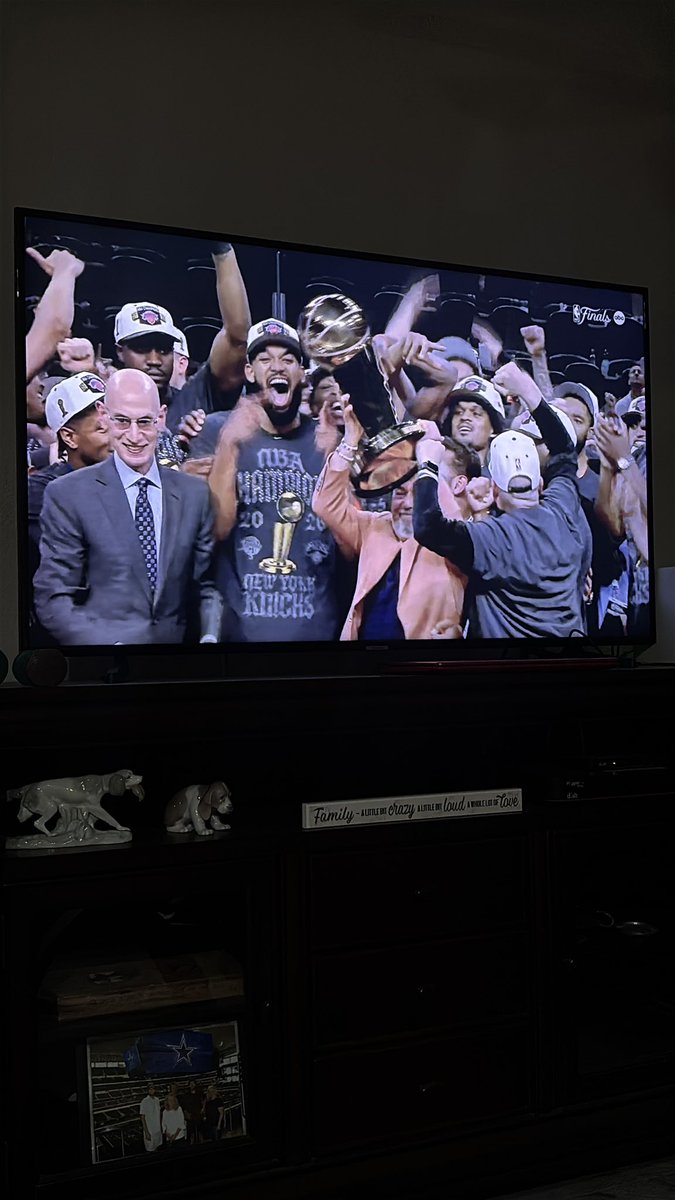 JoshSartorius1's tweet photo. They did it. They really did it 🔵🟠🔵🟠 @nyknicks https://t.co/vFiPN5O8bc