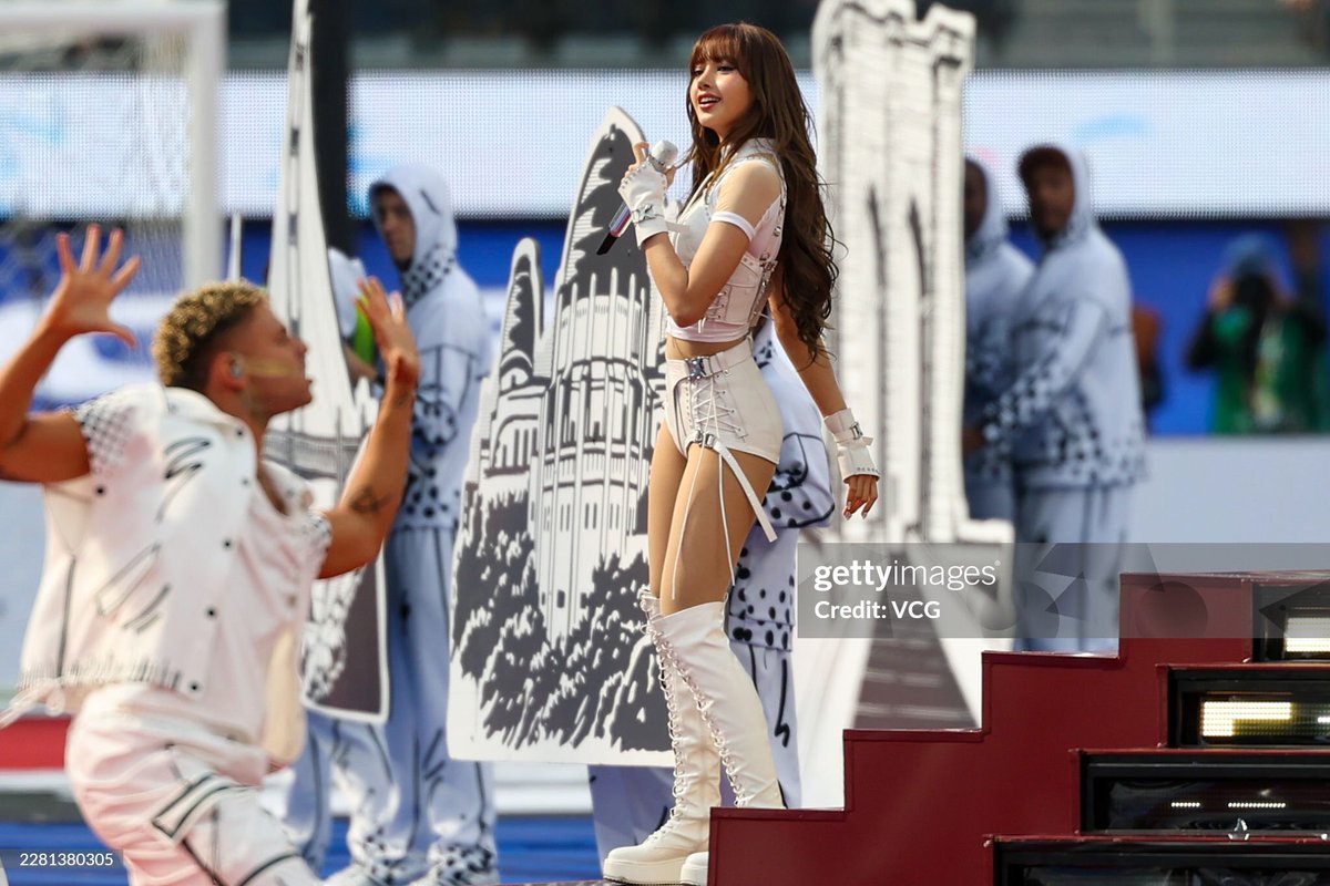 jingjingxx_'s tweet photo. Lisa performs during the Opening Ceremony before the FIFA World Cup 2026 match in Los Angeles 🇺🇸✨

LISA OPENING CEREMONY
#LISAXGOALS #LISAxFIFAWorldCup https://t.co/tkOG7X0j5s