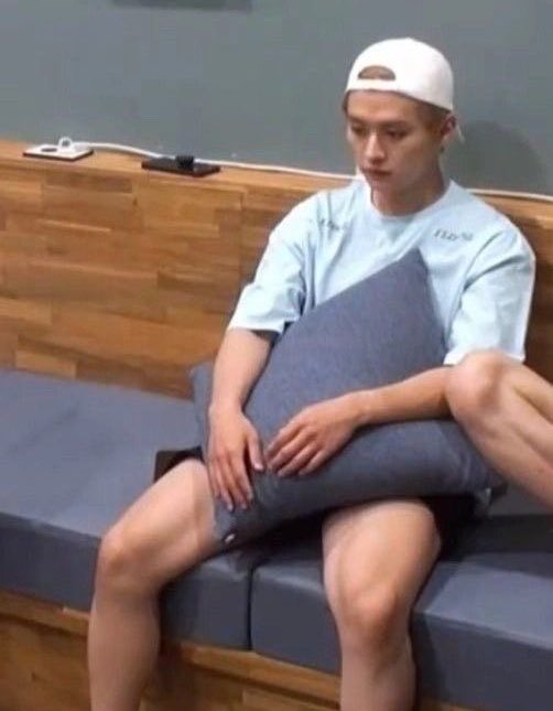 hsunflo's tweet photo. goodnight oomfs I will be writing in my diary how stayville twitter thinks im a beta... https://t.co/e1xBtupsvu