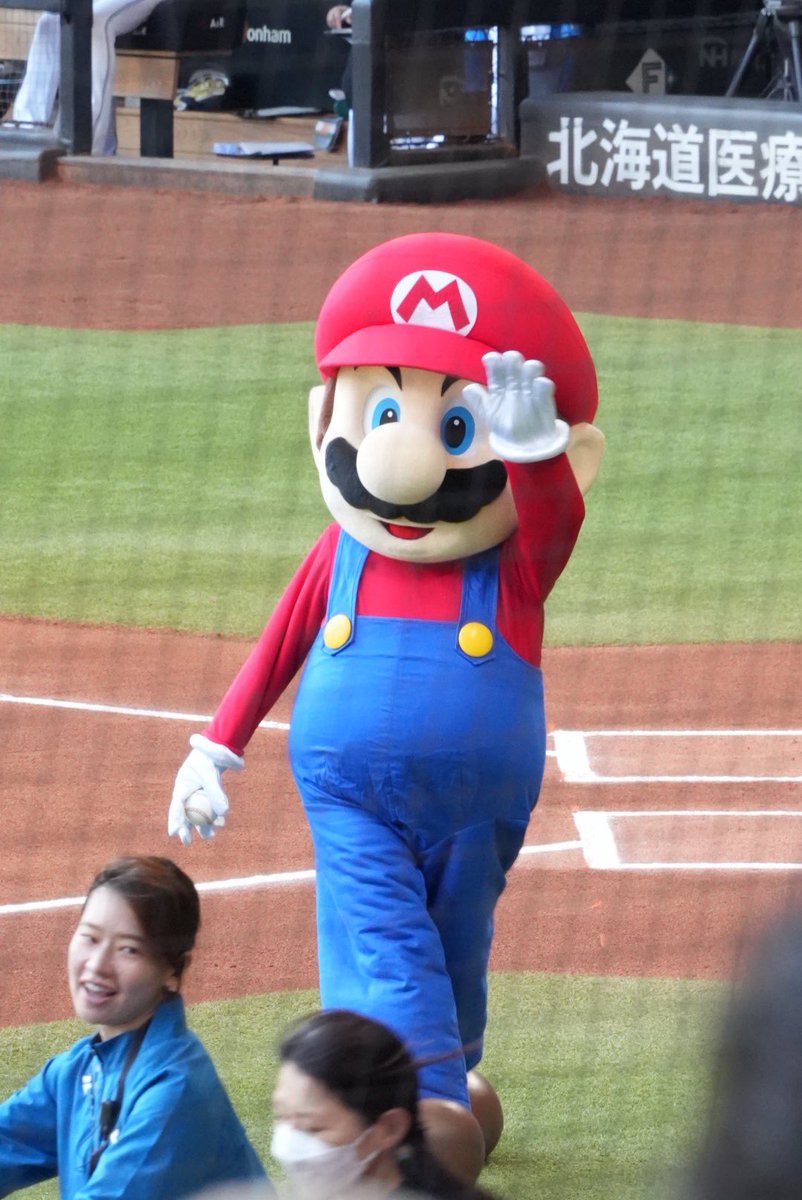 komei_0803's tweet photo. マリオに照れるたみちゃん！

#マリオ #田宮裕涼 #lovefighters https://t.co/qfSQRwEwk8