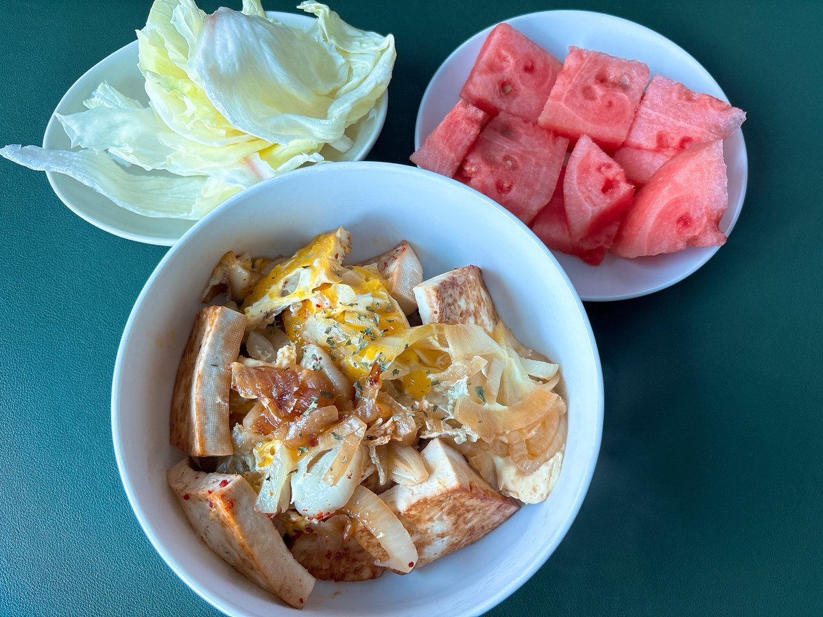 swanism_'s tweet photo. 두부덮밥 진짜 맛있고든요.. 내가 두부를 워낙 좋아허긴 해..
이건 어제 저녁이었던 감자탕인데 오늘 저녁에두 먹을거임.. https://t.co/TlDFfyKAP2
