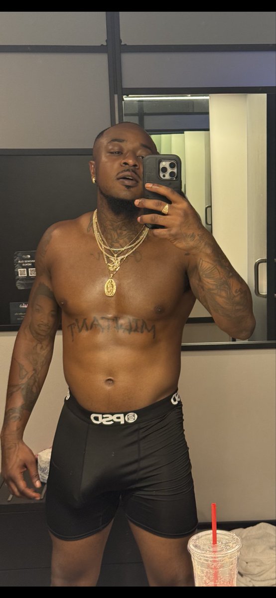 RoccAli100's tweet photo. King Of The Sheets
https://t.co/ruYnihg5TL https://t.co/ak6Vp77wKc