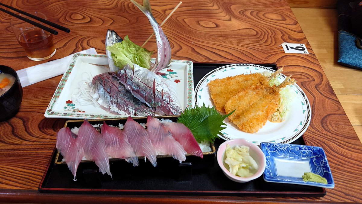 mach553's tweet photo. 点検上がりで軽くツーリング!あじセットは名前通り鯵だらけで満腹満足💪 https://t.co/KHd8hiOZjk