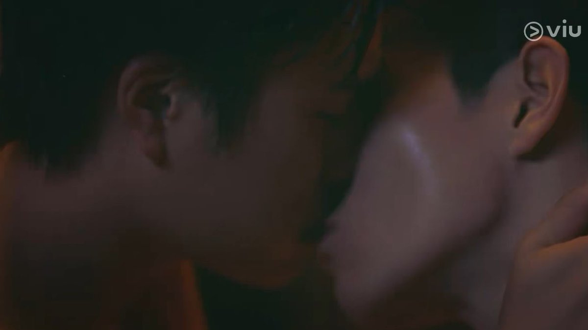 chybspt's tweet photo. “ถ้าฉันจูบเธอแล้วต้องลงนรก ฉันก็จะจูบ จะได้ไปคุยฟุ้งกับพวกผีปีศาจว่า ฉันเห็นสวรรค์แล้ว ทั้งที่ไม่เคยขึ้นไป” 
— วิลเลียม เชคสเปียร์

#TicketToHeavenEP3 https://t.co/gH6K1vDIze
