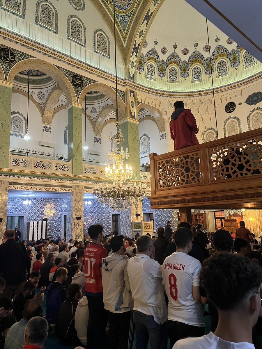 NekadarolduTR's tweet photo. Milli takım tüm Türkiye'yi sabah namazına kaldırdı!

Maç öncesi camilerde yoğunluk yaşandı. https://t.co/wJloXtsdts