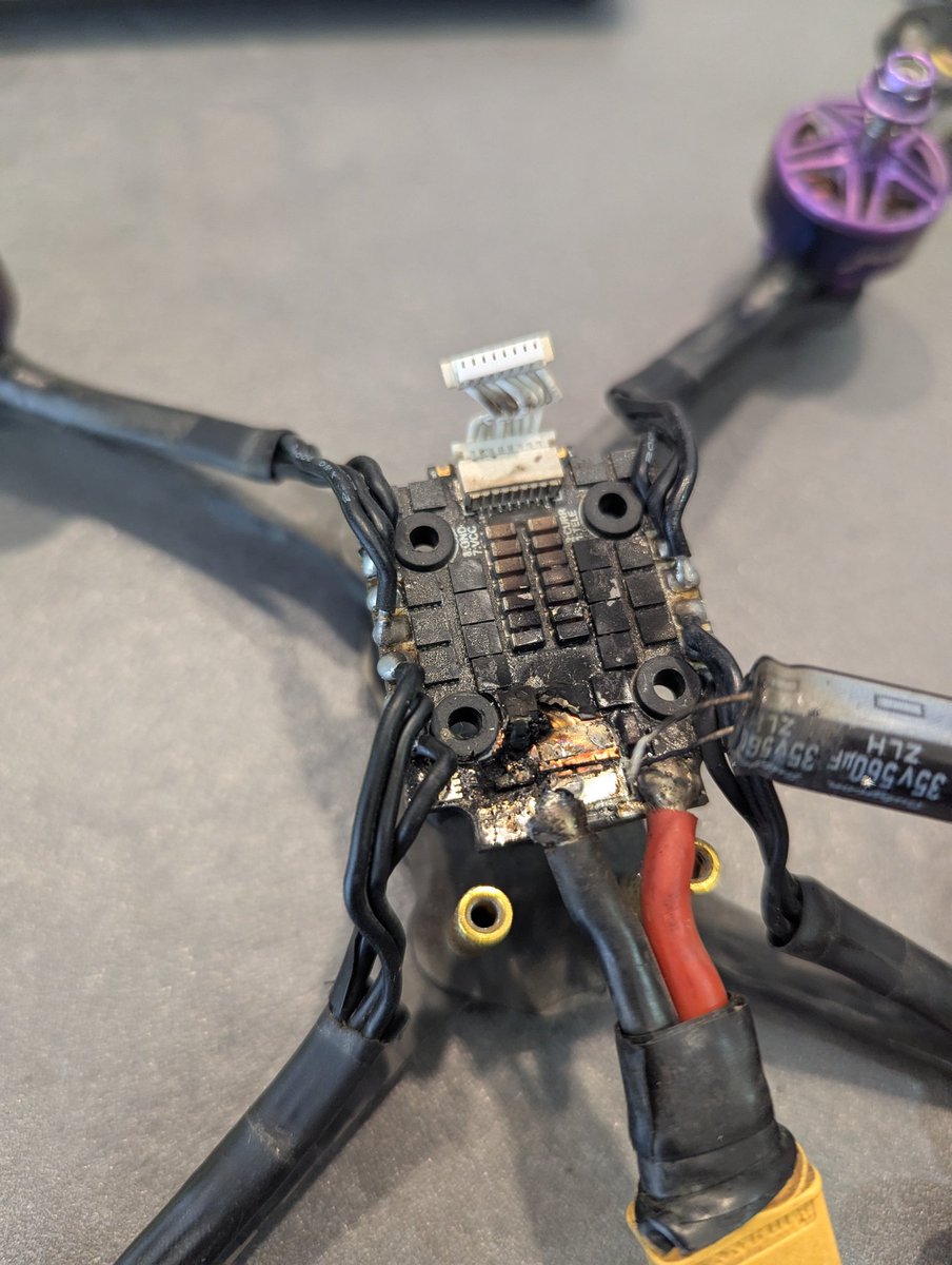 BANKENfpv's tweet photo. 盛大に燃えた奴を、やっと修理した。FCはスーパーXてんこ盛りしてたから助かった✨ https://t.co/PzoxWPdVQB