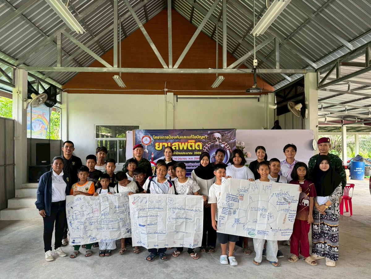 Mutelu3's tweet photo. 🌎หน่วยเฉพาะกิจสันติสุข โดย ชุดสันติสุขที่ ๕๐๔ ชุดทักษิณสัมพันธ์ที่ ๕๕๒ ดำเนินกิจกรรมบรรยายให้ความรู้ในโครงการป้องกันและแก้ไขปัญหายาเสพติด ประจำปีงบประมาณ ๒๕๖๙ https://t.co/0dd9aPdmRj