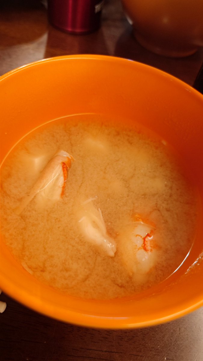 Iko_Baldanders's tweet photo. 1週間遅れのお誕生日ご飯！(先週は社員旅行で出来なかったから！)
お寿司と蟹の味噌汁…🥰 https://t.co/VH0tJT8Wzr