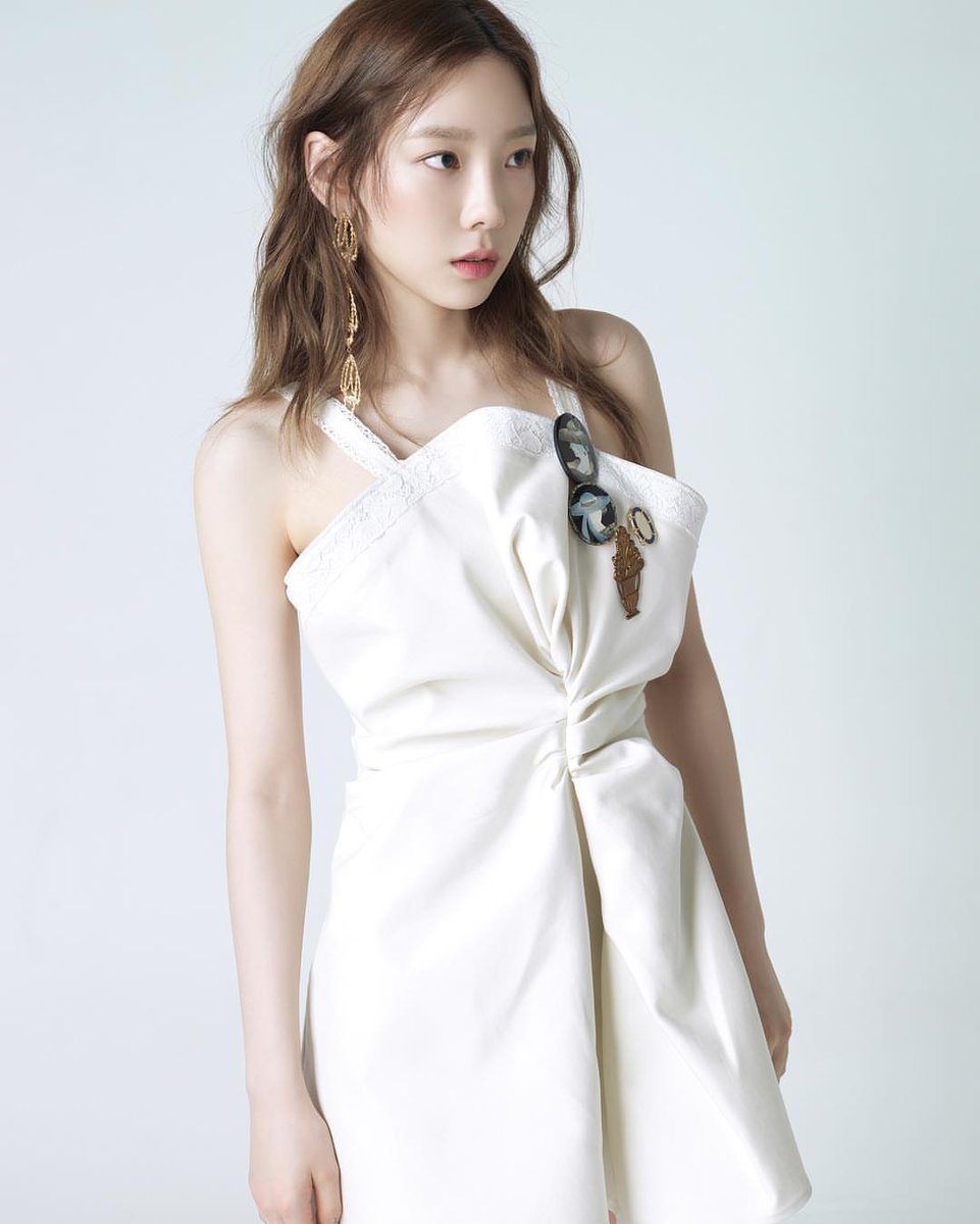 n_snsd_ot8_'s tweet photo. 180614 Taeyeon Instagram 
S̶o̶m̶e̶t̶h̶i̶n̶g̶ N̶e̶w̶ 🎧👁👁 

#태연 #Taeyeon #소녀시대 
#SNSD #GirlsGeneration https://t.co/FtzjHcDbKu