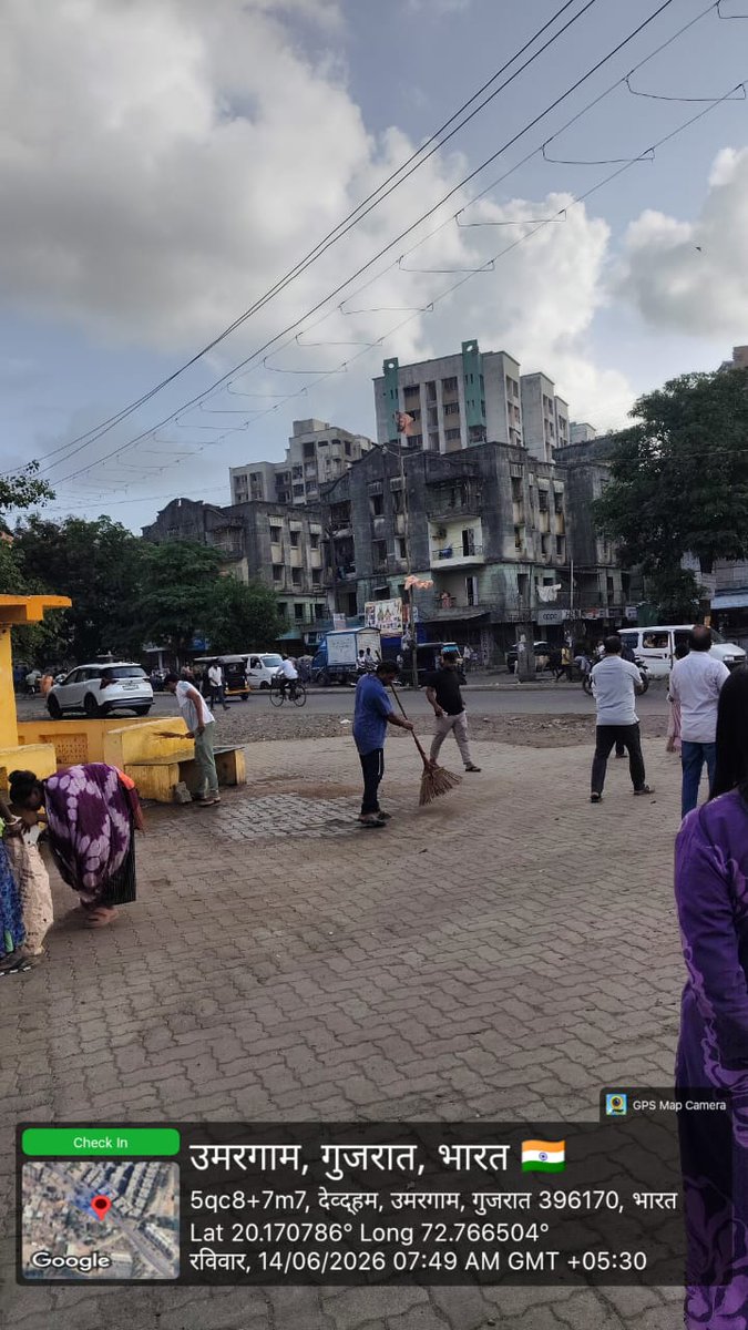 UMuncipality's tweet photo. ઉ. ન. દ્વારા "SWACHH GUJARAT,PLASTIC FREE GUJARAT CAMPAIGN" અંતર્ગત રોજ વોર્ડ નં - ૭ મા સફાઇ અભિયાન હાથ ધરવામાં આવ્યું.. તથા  પ્લાસ્ટીક દંડની પ્રક્રિયા હાથ ધરવામાં આવી #WED2026,#SwachhBharat,
@SwachhBharatGov 
@swachhbharat 
@moefcc https://t.co/vLkXUYdlMA