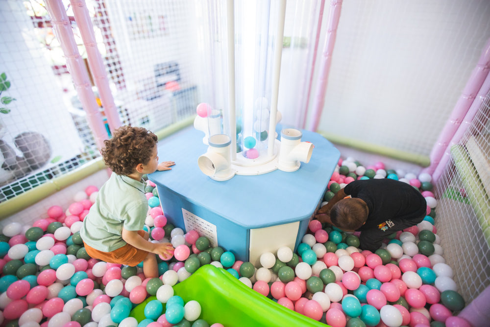 oclodong's tweet photo. Inauguration ce week-end de « Mini&Me », un café familial situé 59 rue de Concy à Yerres. Le lieu accueille parents et enfants, avec aires de jeux, piscine à balles, structures de motricité et de nombreux ateliers. Bravo à Adèle et son équipe. #Yerres #Essonne #Enfance https://t.co/lngCYzN2S3