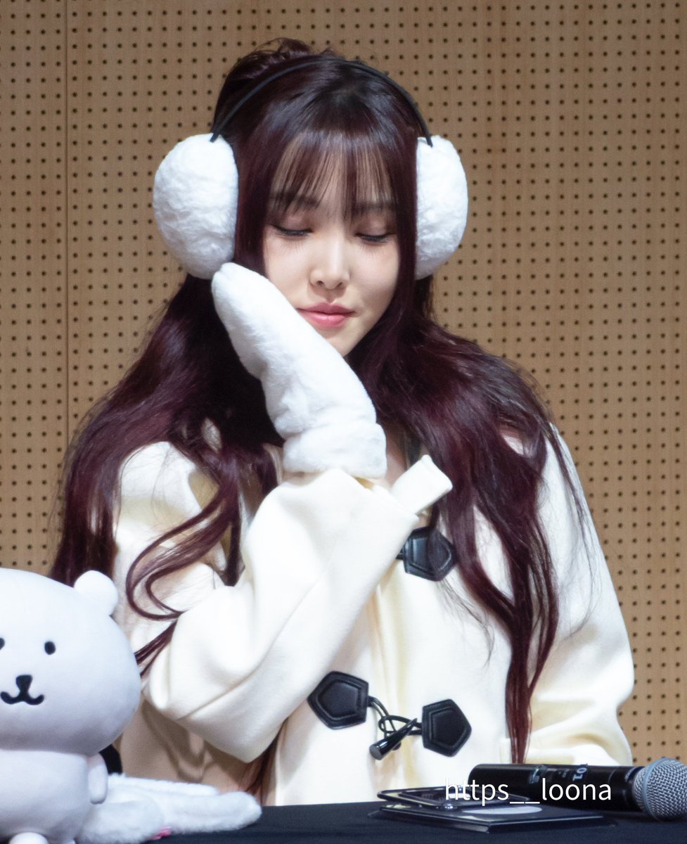 https__loona tweet picture