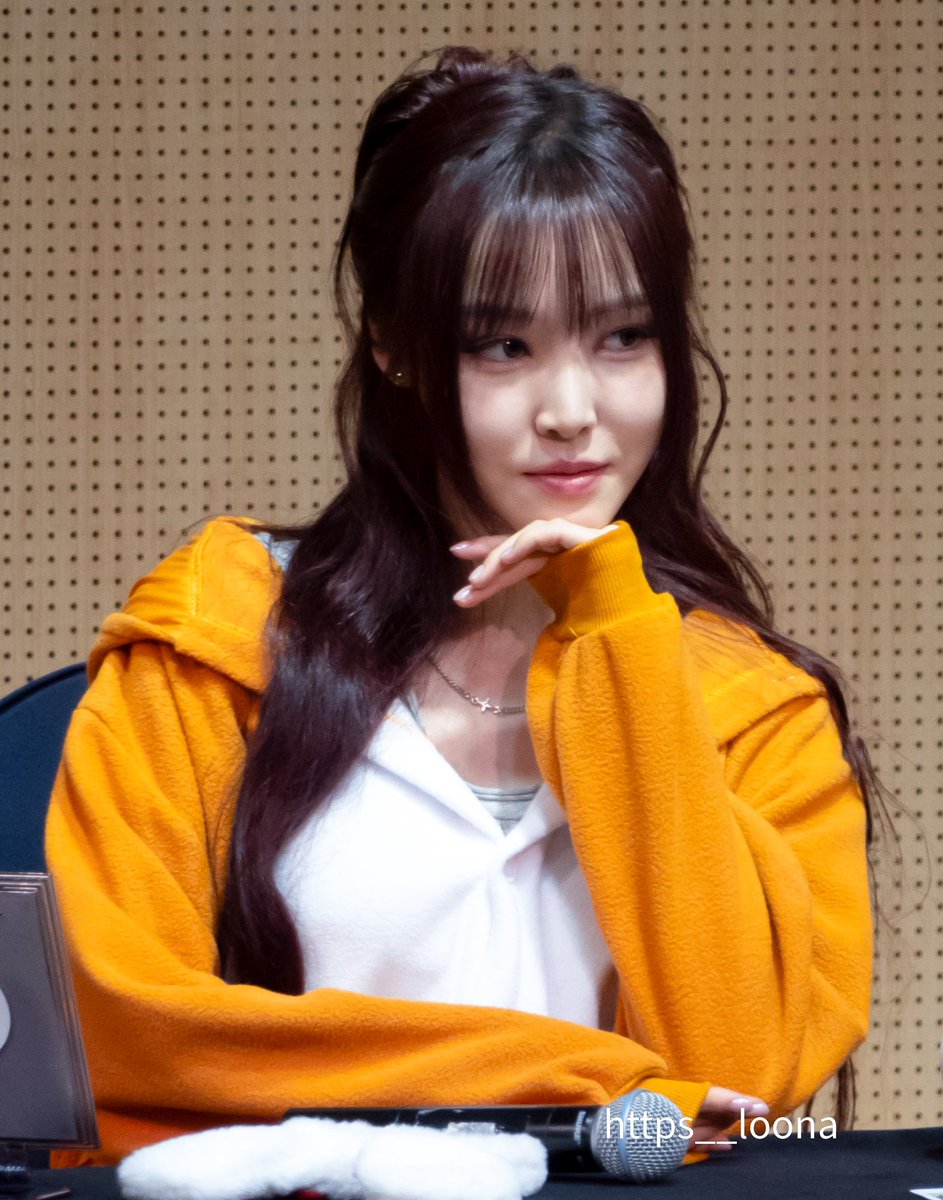 https__loona tweet picture