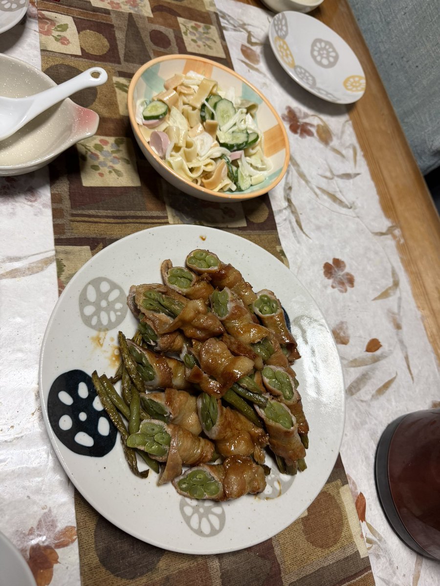 gPVCAPR3fo2sSDH's tweet photo. 今が旬のサヤインゲン🫛
同僚からいただき､
豚バラ肉で巻いてみたら、
娘が美味しいと喜んでる✨
作りながら､想いは広島〜🤓
#今日の夕食
#サヤインゲン
#自由悟奏in広島 https://t.co/BljY1W5JZQ