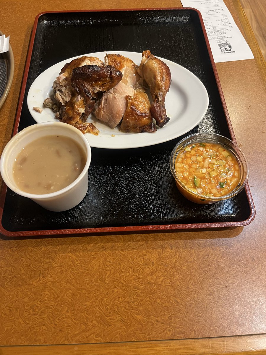 mamiMuMay000's tweet photo. ブラジル食堂 オッソブラジル

鶏の丸焼き1/2 +追加 辛味ソース
ブラジル餃子 ひき肉
豆のスープ

鶏柔らかい！餃子(？笑)でっかい！
豆のスープはちと多かった(*￣△￣)

#羊のグルメ https://t.co/jVljj57lgZ