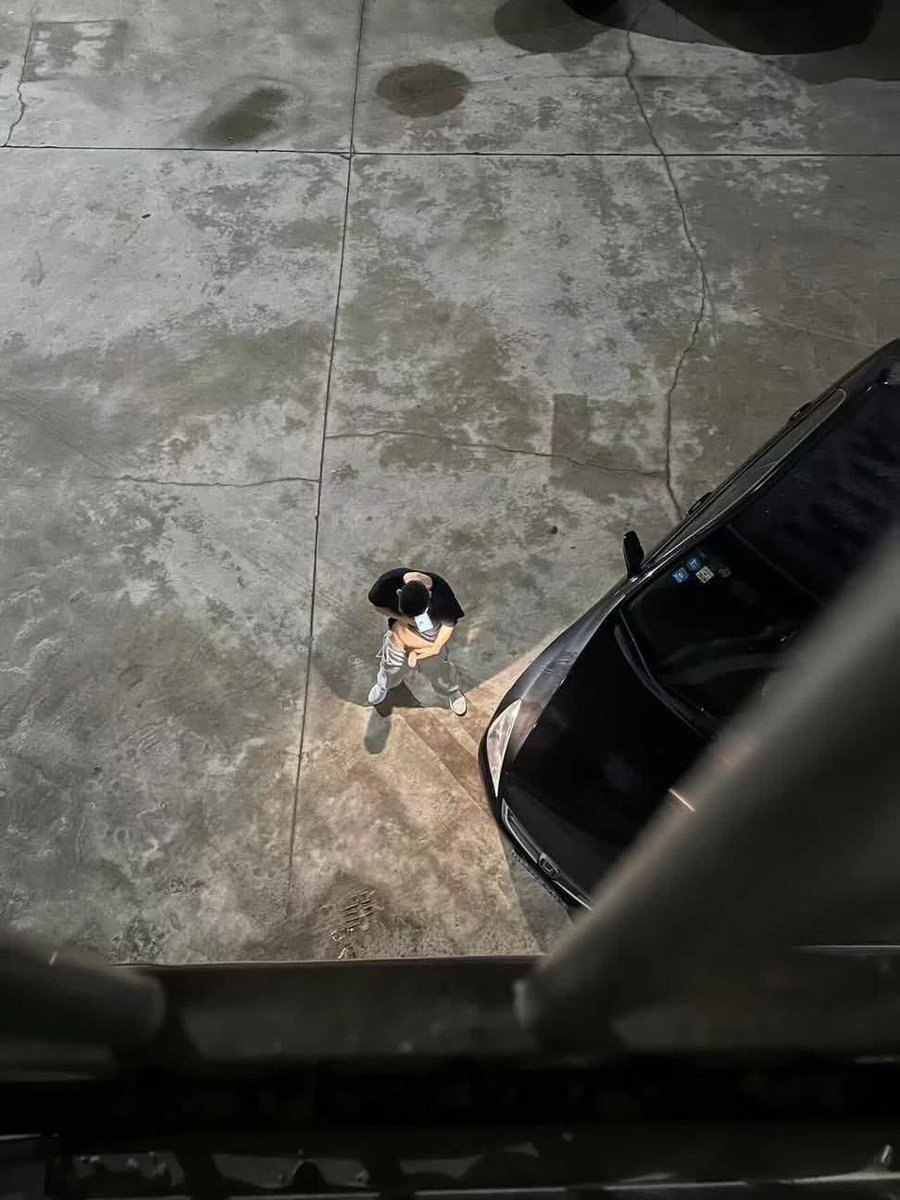 blindguide01_'s tweet photo. So… yeah this just happened outside my condo balcony. Guy must have been really horny, maybe i should help him out? https://t.co/1EJwiXRlrm
