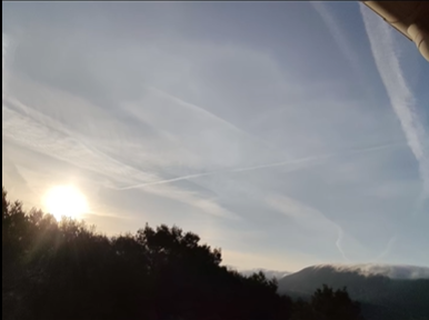 Patou_ou_rien's tweet photo. 14/06/26 - 6h45 - AM, France
 Le ciel est déjà toxique ! #chemtrails #HAARP #Genocide https://t.co/Sy7smKfWDy