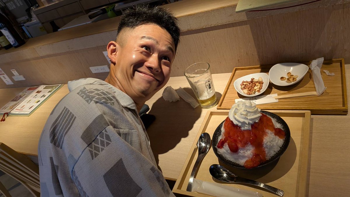 soldieryasu217's tweet photo. @c_b6h 温泉でかき氷を食べた時の写真の顔がツヤツヤ過ぎたからアイコンにしてみた https://t.co/h94fEt2bGm