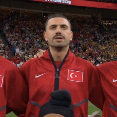 ogunaryus's tweet photo. Futbol barbar işidir diye ortalıkta dolaştıktan sonra yine aynı noktadayım 🐺 
#YeniProfilResmi https://t.co/RihYaYvqPP