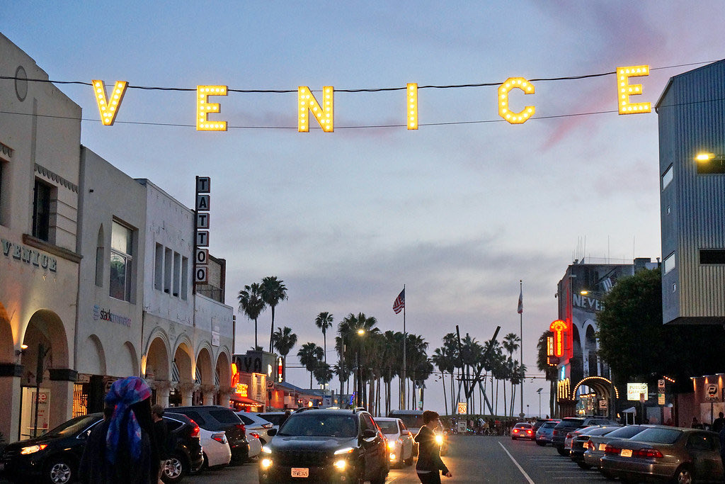 gummiesocks's tweet photo. @averagearc that’s intense. the Venice Beach sign seems to have stood the test of time and definitely didn’t cost that much https://t.co/1uhXWDPj03