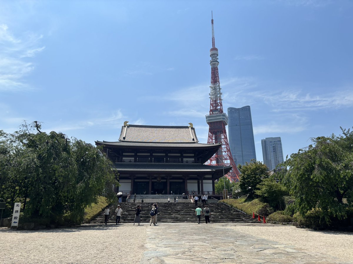 sarrrrrrrrry's tweet photo. 最近写真フォルダがよんふんしかないけど昨日は出張のあと東京タワー周辺を歩いた
増上寺すごいですよね
紫陽花もきれいだった
しかし暑かった😵 https://t.co/8ZQr7gBP3A