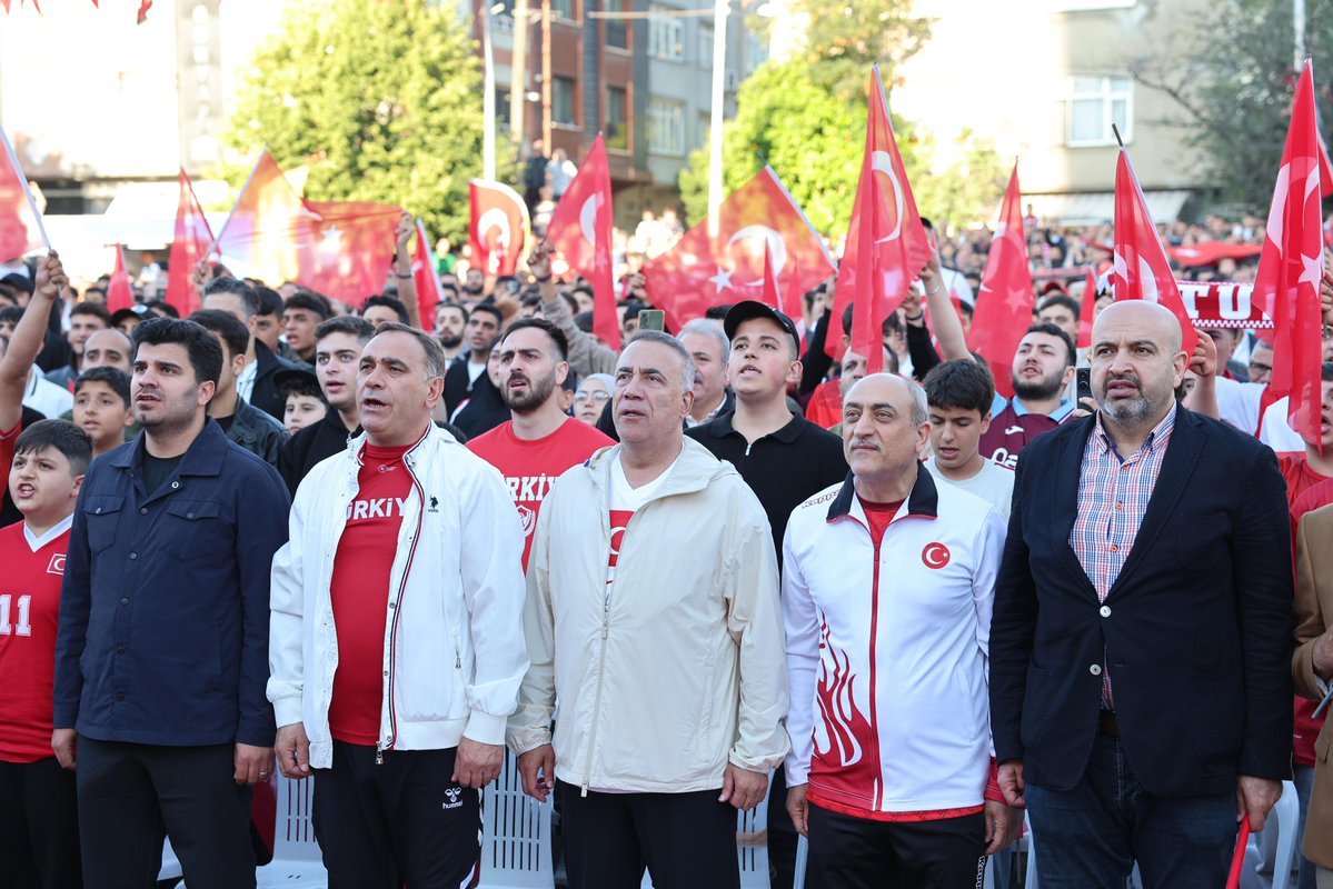 avadursun's tweet photo. Sultangazi Tek Yürek! 🇹🇷

2026 Dünya Kupası ilk maçında A Millî Takımımızı, Avustralya karşısında coşkuyla destekliyoruz! 🇹🇷⚽️

Haydi #BizimÇocuklar! 💪🏻❤️ https://t.co/09sniTH327