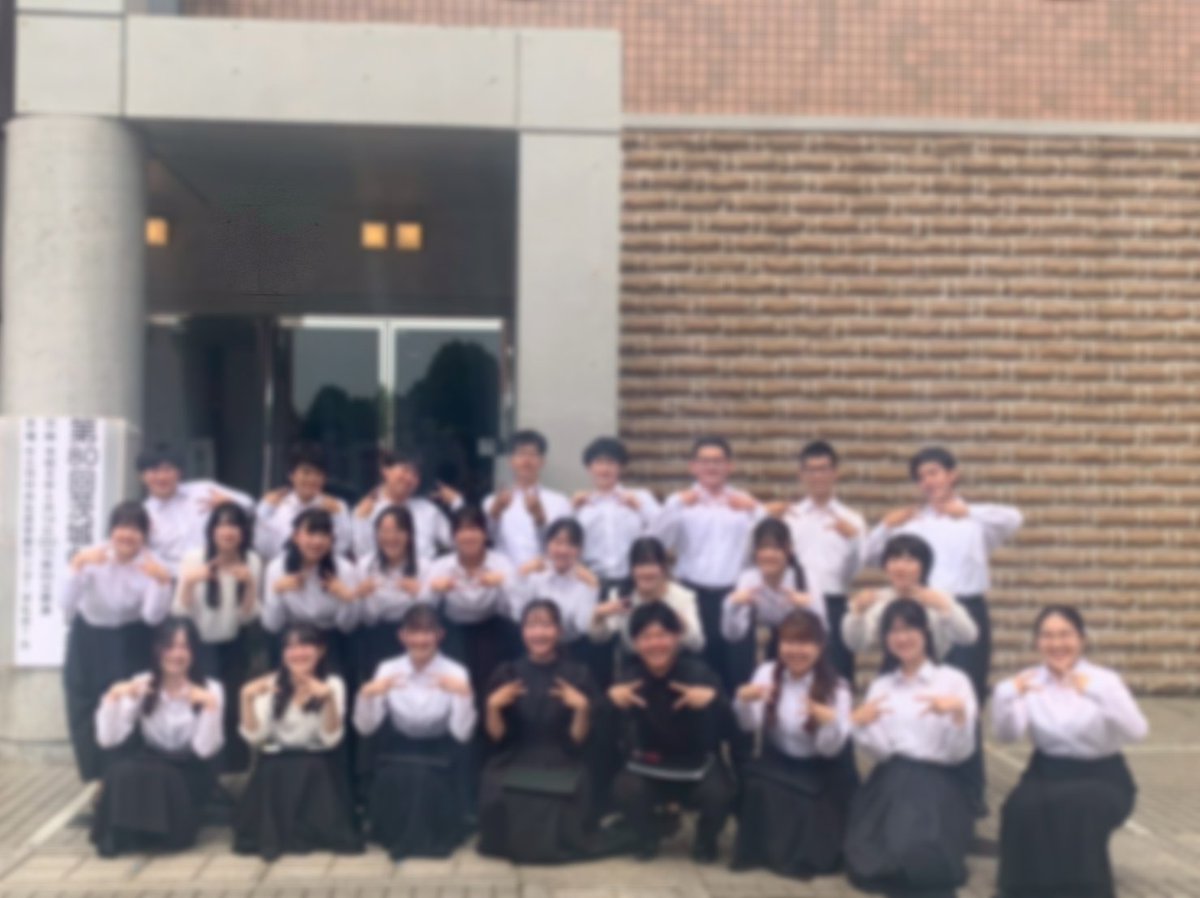 ibakonPR's tweet photo. 本日は第80回茨城県合唱祭に参加させていただきました！なんと今年は、昨年度に比べて団員数がおよそ3倍に増えたステージとなりました！新入団員にとっては初めてのステージとなりましたが、皆で楽しく歌うことができました！ありがとうございました！
#合唱 #茨大 https://t.co/Xzw4CvSgQh