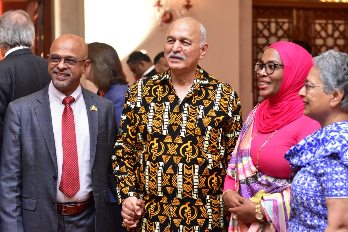 Rwanda_Pakistan's tweet photo. Hon. Federal Minister for Information and Broadcasting, Atta Ullah Tarar, commended the growing bilateral cooperation between Pakistan and African countries.

He encouraged African missions in Pakistan to organize cultural festivals and exchange programs to promote greater people-to-people connections and strengthen mutual understanding through the celebration of our diverse cultures.

Pakistan–Africa Zindabad!

@TararAttaullah @RwandaMFA @GovtofPakistan