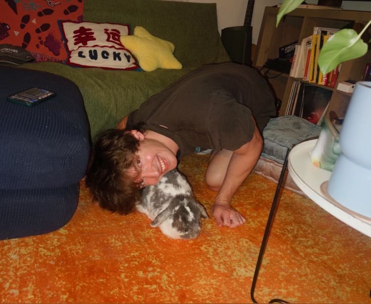 AretzArchive's tweet photo. hello i just remembered the login to this account ermmm happy late birthday albert how is everyone doing https://t.co/hLV8QqDuOp