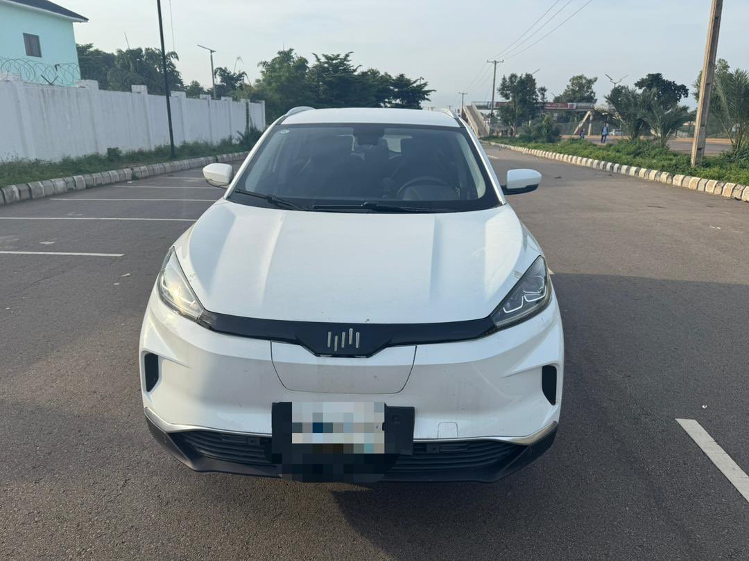 OFFICIALFAAUTOS's tweet photo. Experience the 2020 WM Motor EX5 electric SUV—up to 405 km driving range, 160 km/h top speed, powerful 214 hp performance, fast charging from 30% to 80% in about 40 minutes, zero fuel costs, and advanced smart technology for a smoother, greener drive.
Price: 30.5m
Status: Used https://t.co/mLxnWqgx9Q