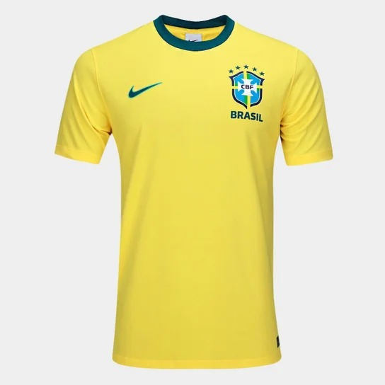 ateiadoaranha's tweet photo. honestamente, falta de preparo enorme do designer ter feito a camiseta da selecao amarela ao inves de verde, se fosse verde a gente podia colocar micro pedacos de hera venenosa na parte de fora e mandar o time adversario inteiro pro hospital sem ninguem perceber nada https://t.co/2PJfQJHBhy