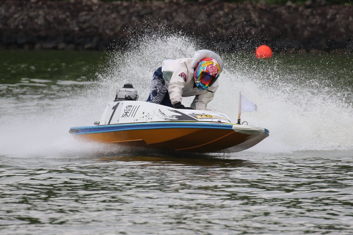 boatrace_karaat's tweet photo. にっぽん未来プロジェクト競走in唐津😀

優勝は➀深川真二選手🎖️
インからコンマ07の会心のスタートを決めて堂々の勝利でした👍
2着は②篠崎元志選手
3着は④野口勝弘選手が入り、
3連単は720円（2番人気）

昨年8月の福岡以来、今年初優勝🎉
からつは2024年9月以来、29回目の優勝です✨

深川選手おめでとうございます🎊

次節は6月22日から開催
「ズバッと‼なべチャンネル杯」です😄
#ボートレースからつ
#朝からからつ