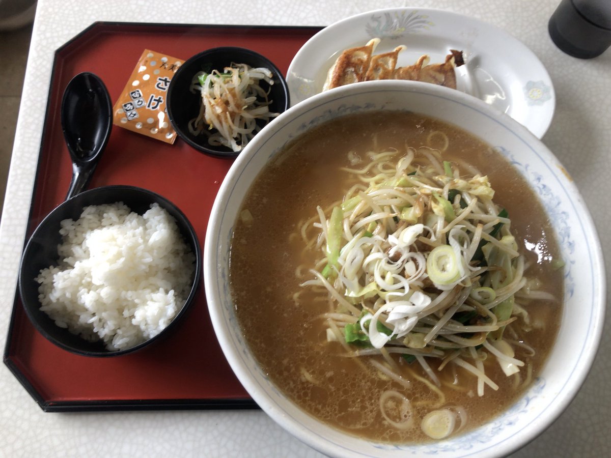 li_ico's tweet photo. 玉も亭　岩槻
ジャンボラーメン
Aセット
ラーメン2玉の上にレバニラ炒め
美味い
メチャクチャ混んでる
そりゃ並ぶよなぁ
#玉も亭 https://t.co/uf9UjRKShi