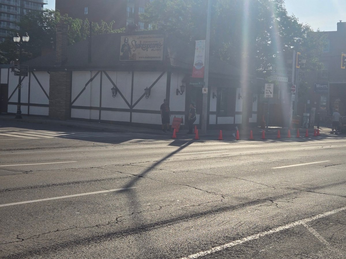 NickleLush's tweet photo. The strip club from tonight's episode of the vampire lestat is actually called Shakespeare's. Its a nice restaurant in Hamilton that has great food. Took some pictures while they were setting up filming.
#tvl #iwtv https://t.co/Ib1sU2x4LZ