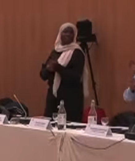 cest_un_signe's tweet photo. Je viens de me taper l'intégralité de la retransmission du conseil d'Ivry.
Devinez qui se lève pour faire la Hola quand le maire veut expulser Kévin Nader ? https://t.co/8Y912x45tv