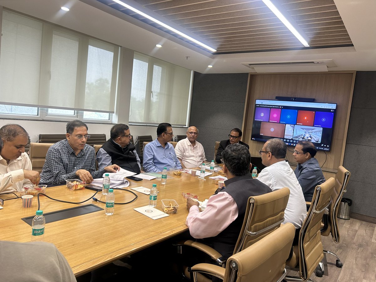 gopalkagarwal's tweet photo. Yesterday had detailed discussion on role of regulators in investors protection and preservation of investment sentiments , domestic as well as global with professional colleagues organised by #BVSS in light of recent @SEBI_India and #SupremeCourtOfIndia https://t.co/HRwMsJ2xNH