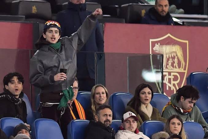Info_SerieA's tweet photo. TIMOTHÉE CHALAMET’S YEAR 🏆

✅ Knicks win after 53 years
✅ AS Roma back to UCL after 7 years
✅ Kylie Jenner lying on his bed

UNBEATABLE FLEX 🔥 https://t.co/V6lmU8FNyF