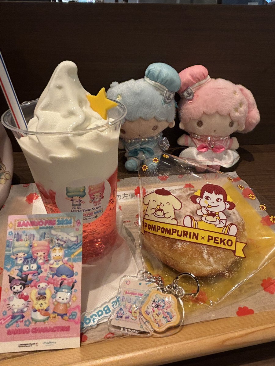 funwaripalette's tweet photo. 昨日は横浜でサンリオイベント行ってきました。限定の不二家メニューや装飾もあって、みなとみらい駅や周辺施設がサンリオいっぱいで可愛くなってました！

プリンくんのショーも無事見れて、横浜観光も少しできました。満足！ https://t.co/FMur2Udx99
